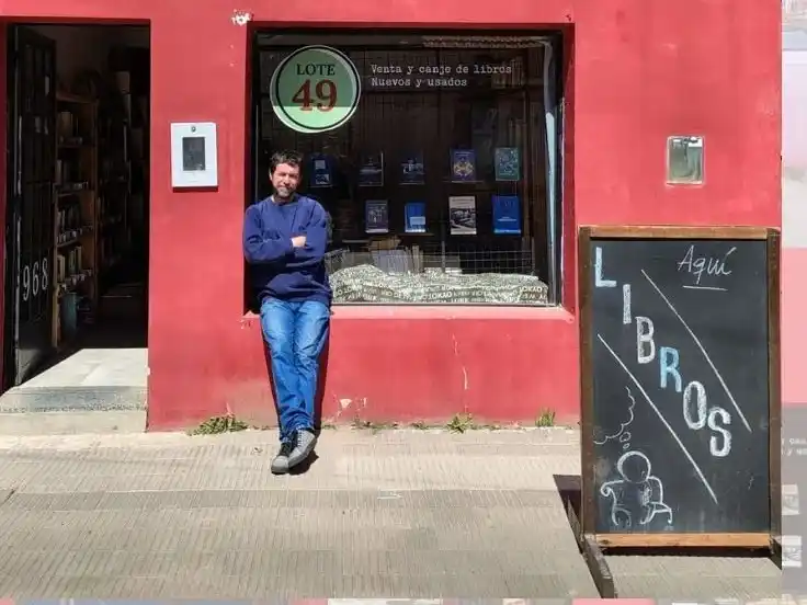 El desafío de ser librero y construir un refugio