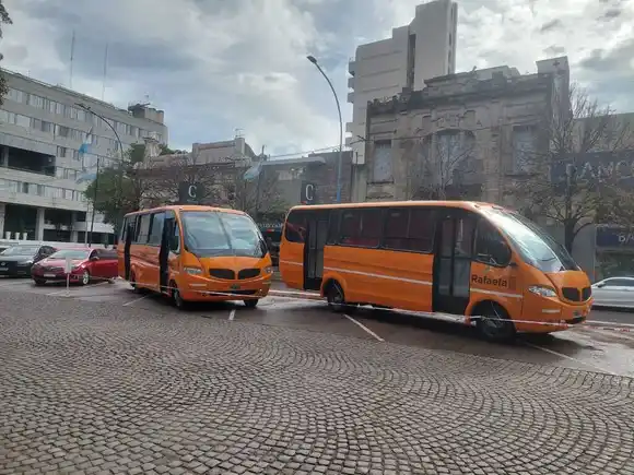 Vuelven a prestar servicio  dos colectivos urbanos fuera recuperados en los talleres municipales