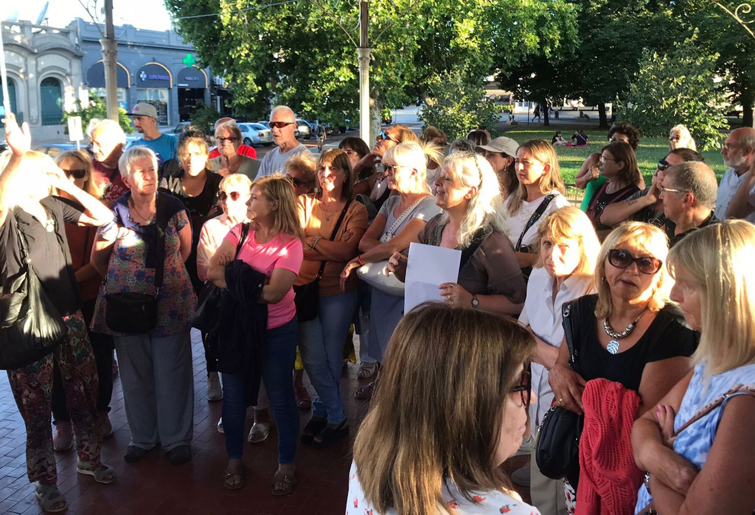 Reunidos en la Glorieta, los afiliados pidieron respuestas a las autoridades y prometieron seguir luchando por sus derechos a la salud.