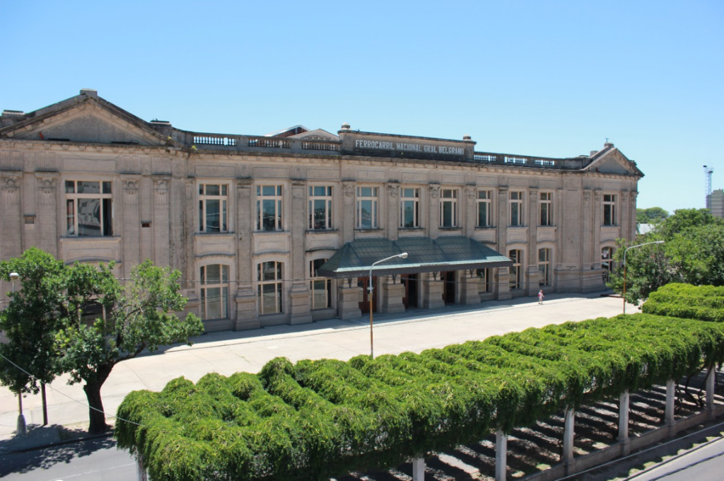 Los centros de distrito continúan su atención durante el verano