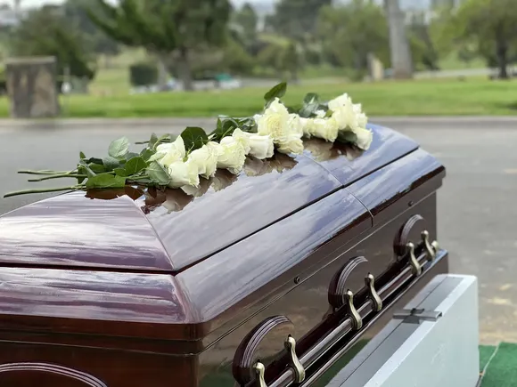 Escándalo en Laguna Paiva: velaron a un anciano que ¿estaba vivo?