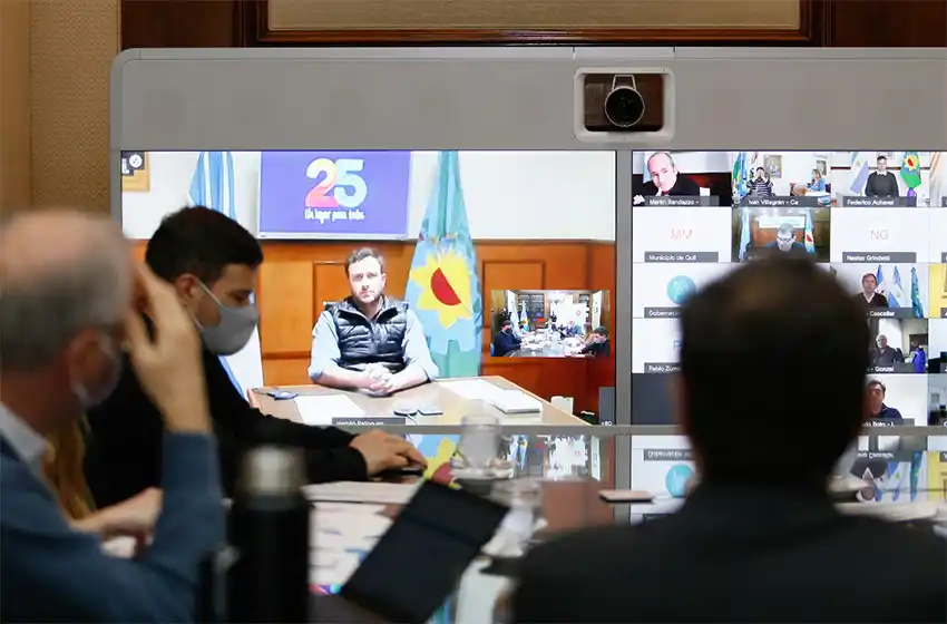 Kicillof se reunió con especialistas e intendentes para analizar la situación epidemiológica de la Provincia