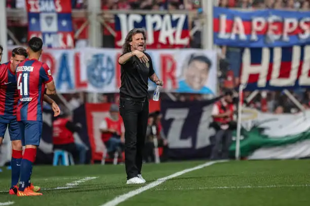 San Lorenzo y Vélez  se miden en el Bajo Flores