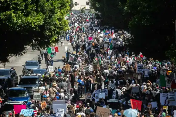 Gobernador de California califica de «demente» el despliegue de marines de Trump en Los Ángeles