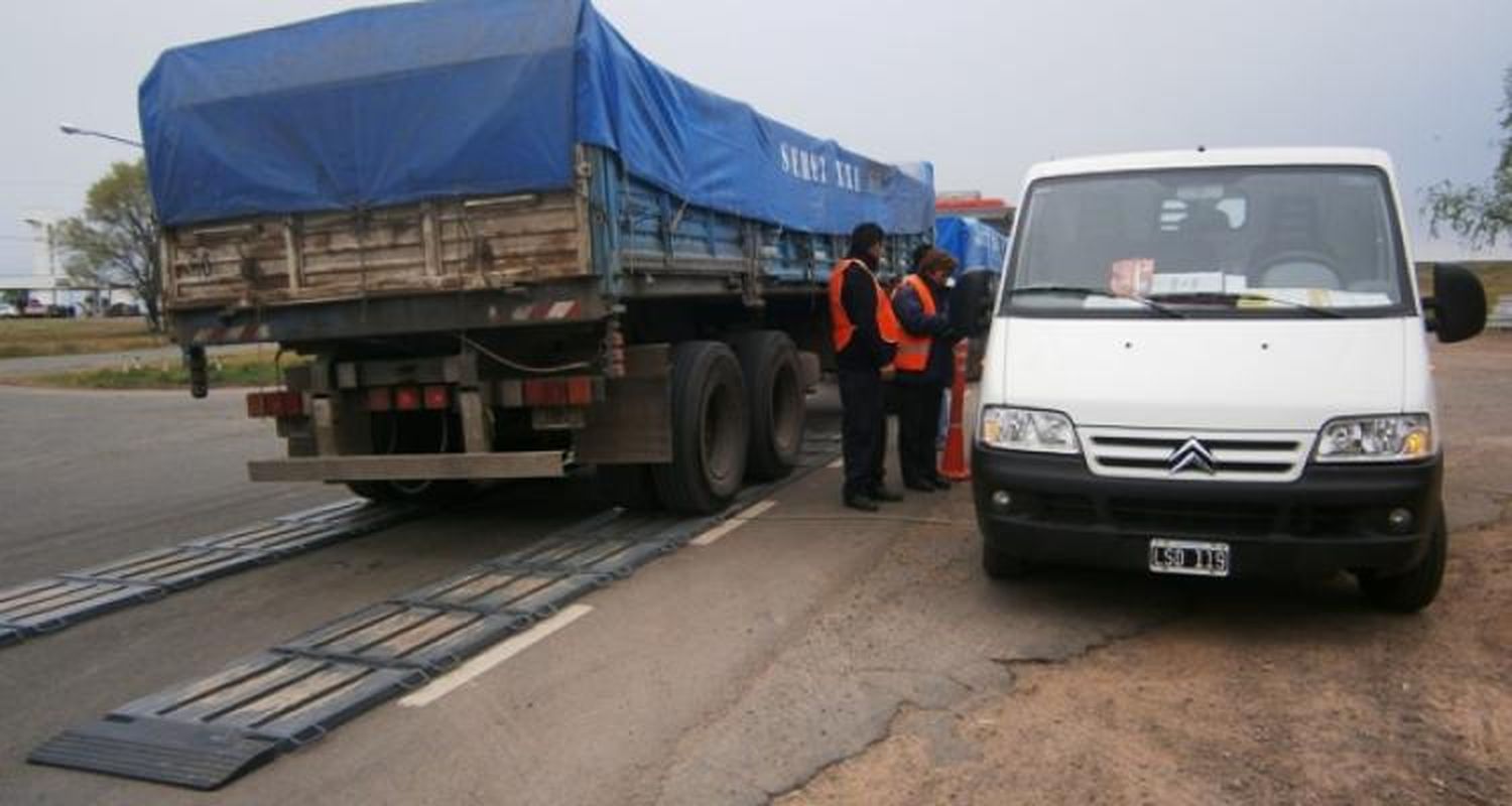 Cruce entre camioneros e inspectores por los controles