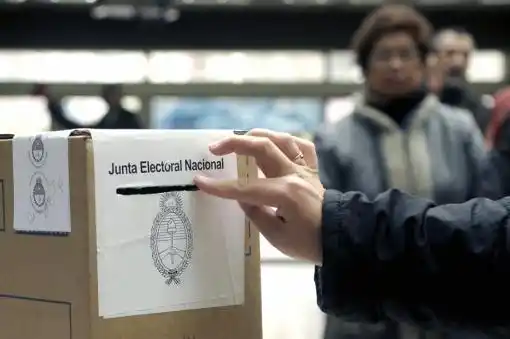 "Se está votando con normalidad en todo el país", afirmó Randazzo