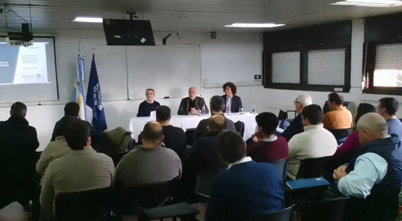 El acto de presentación contó con presencia de autoridades y referentes universitarios