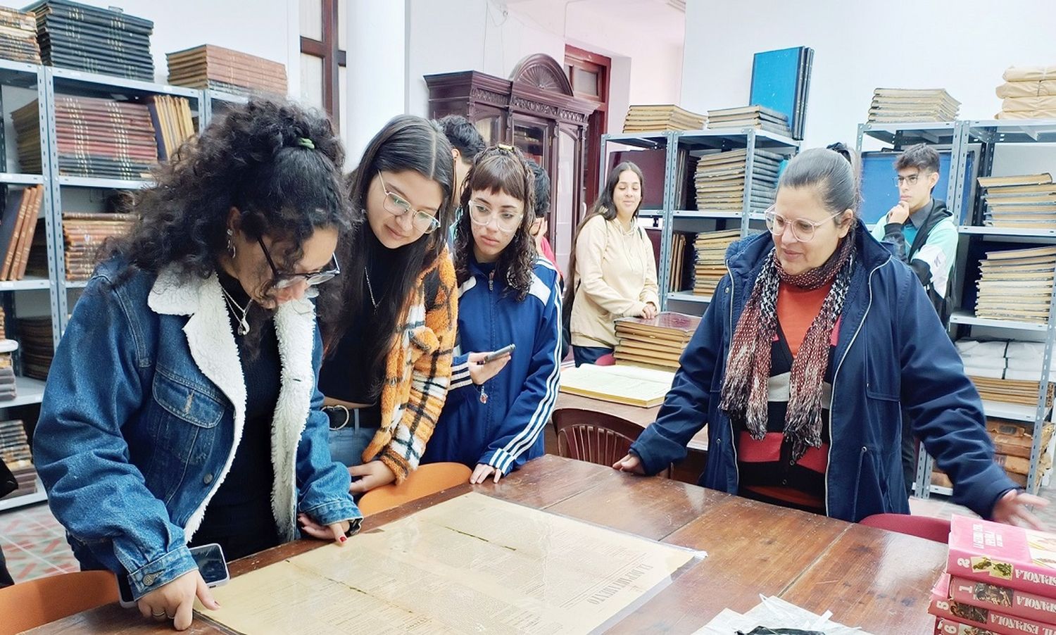 Recorrido para estudiantes en el Archivo General de Entre Ríos