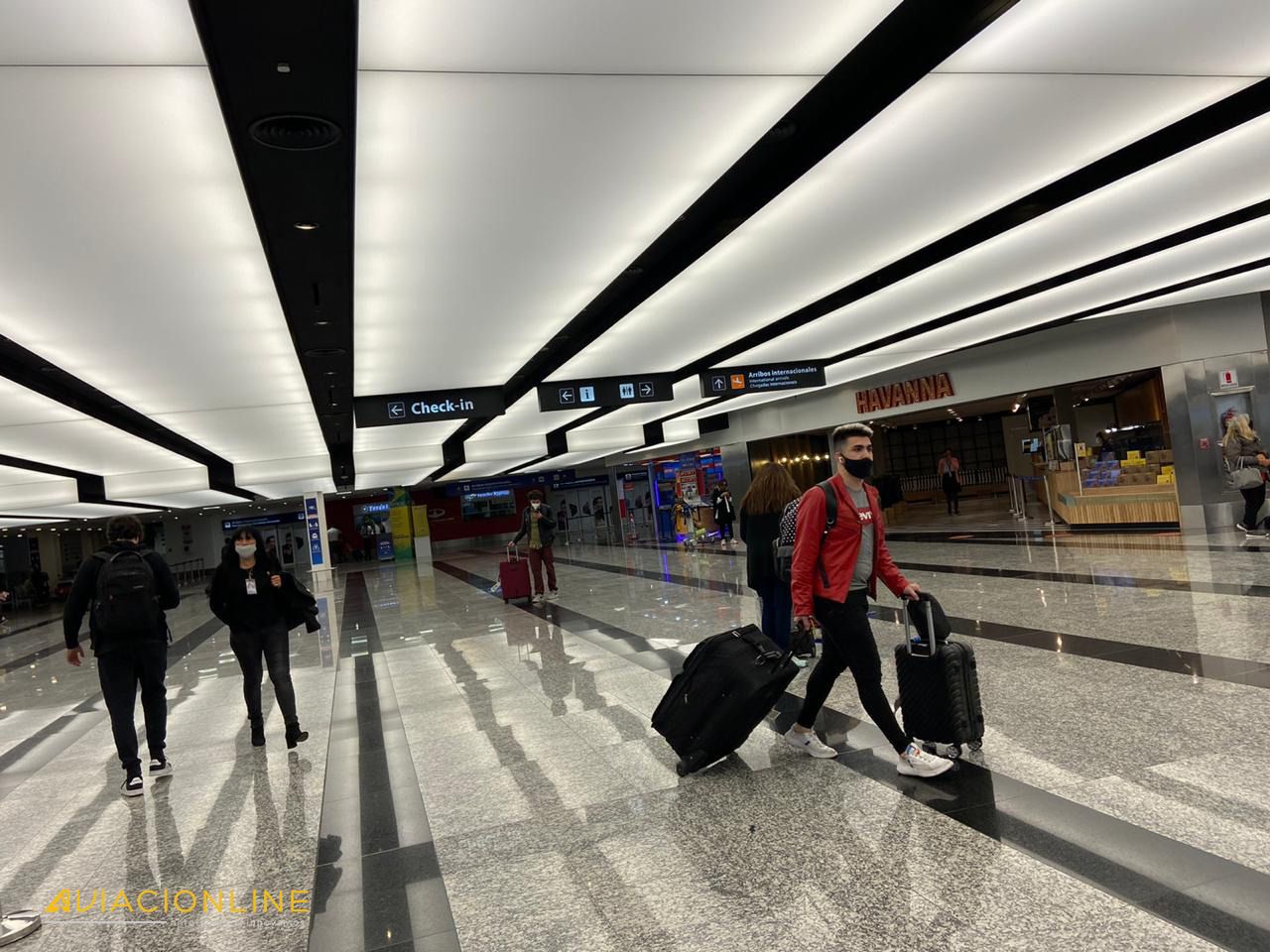 Argentina vuelve a permitir ingreso de extranjeros por reunificación familiar