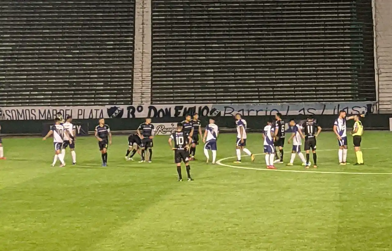 Alvarado no pasó del empate en su debut
