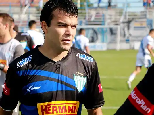 Facundo Curuchet firmó con Independiente Rivadavia