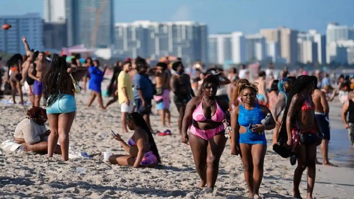 TOQUE DE QUEDA EN MIAMI: el «Spring break» es la causa de esta inusual medida
