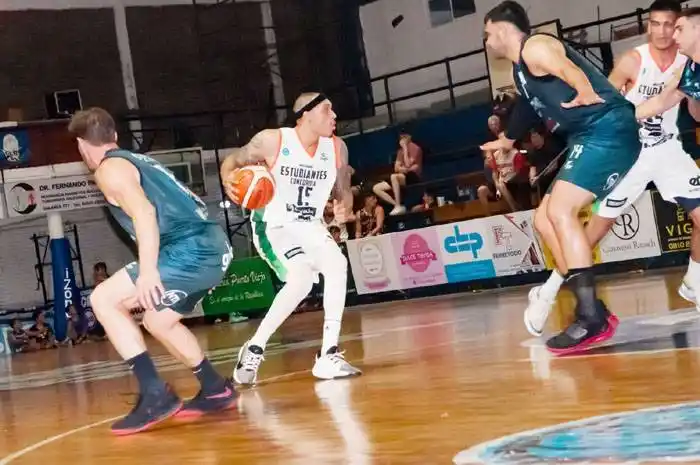 Después de ir  perdiendo por veinte,  Estudiantes se recuperó,  pero no pudo ganar