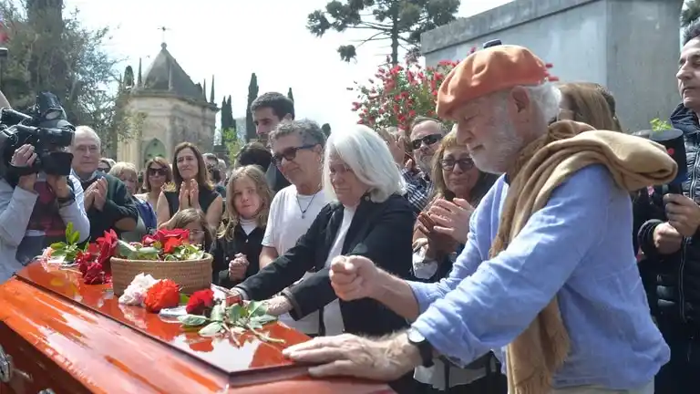 Mónica Cahen D’Anvers posa sus manos allí donde también se va su corazón...