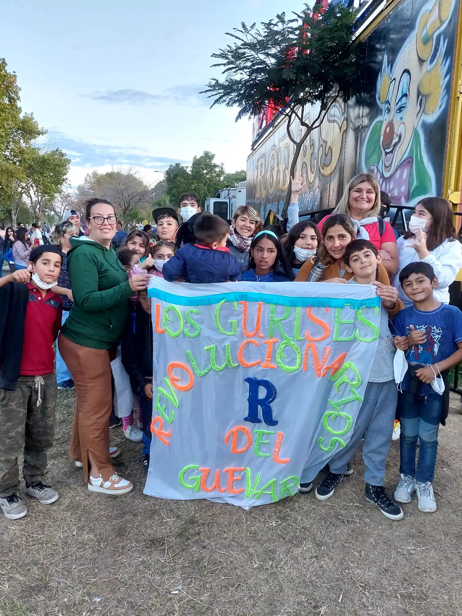 El circo Rodas realizó una función benéfica para que todos los niños de la ciudad conozcan el espectáculo