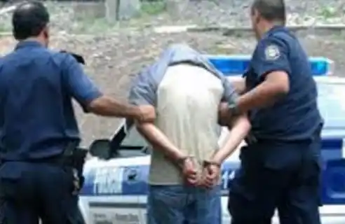 Lo atraparon cuando se llevaba 4 desodorantes de un super chino