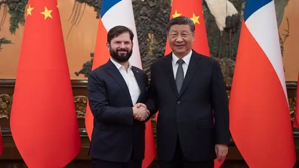 El presidente de Chile, Gabriel Boric y el presidente de China, Xi Jinping, en mayo de 2025. En el encuentro abordaron diversas materias de cooperación estratégica, como cultura, ciencia antártica, transición energética, comercio y desarrollo sostenible.
