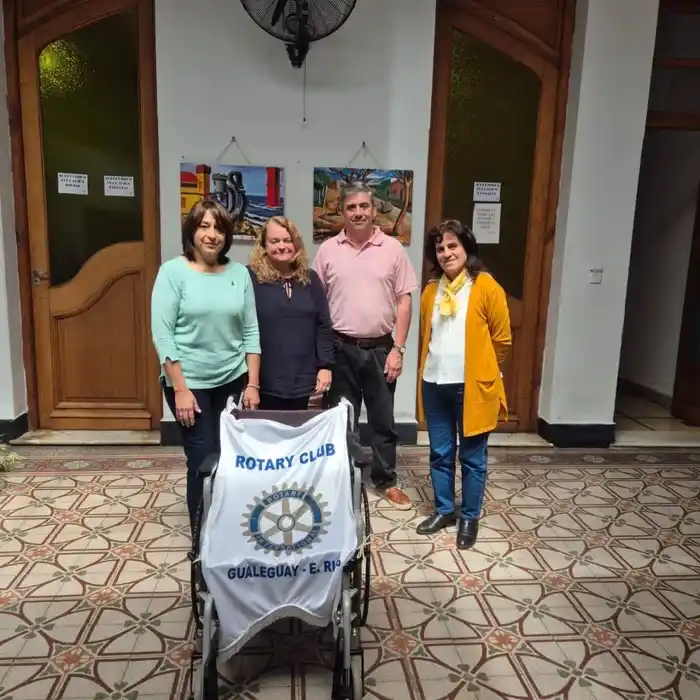 Rotary Club Gualeguay entregó una silla de ruedas a la DDE