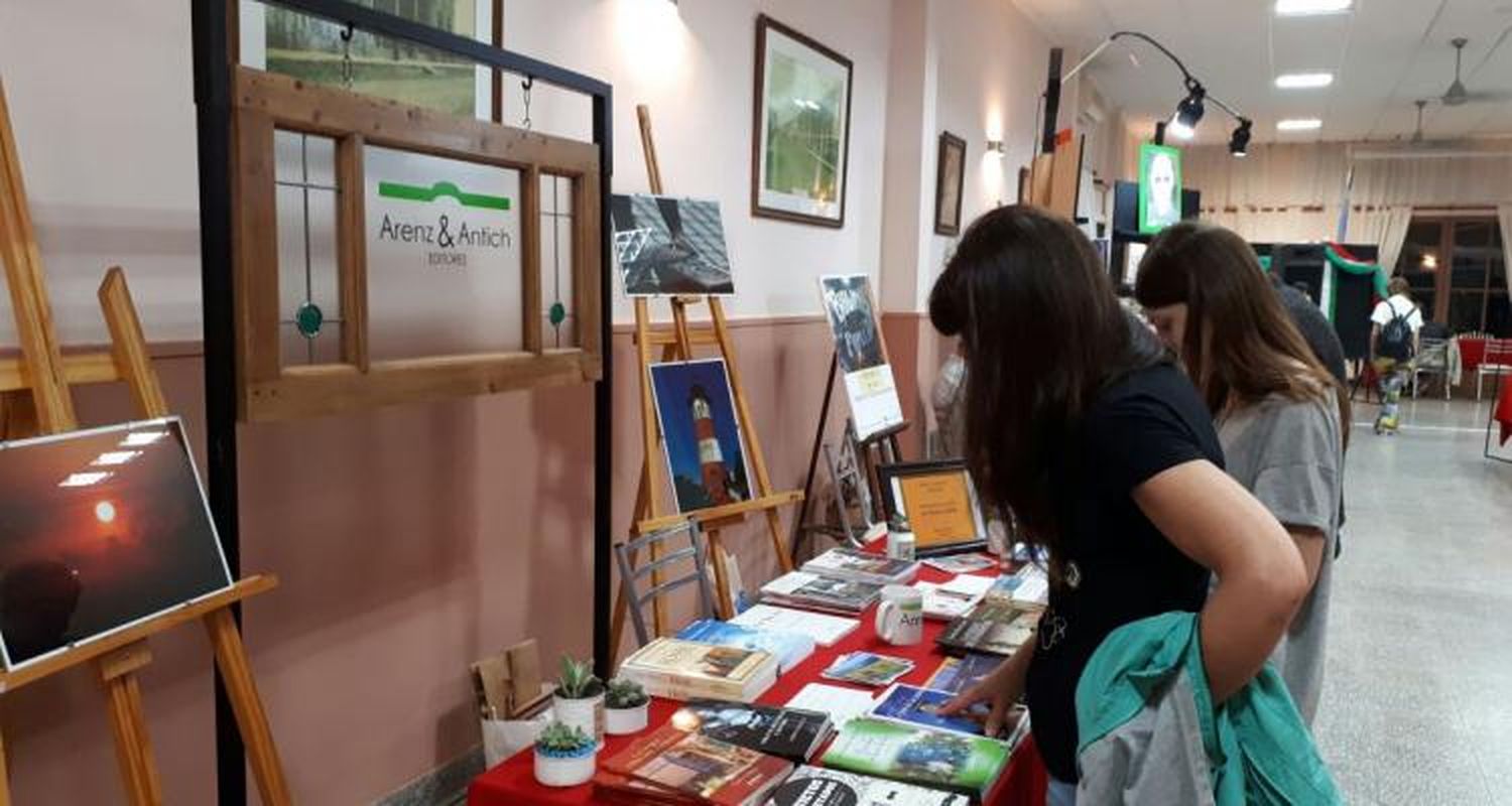 Última jornada de la Feria del Libro 2017: Stands, presentaciones de libros y gala lírica