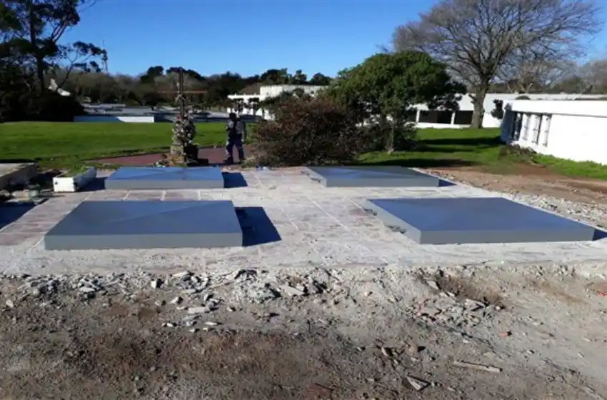 Denuncian que se "derrumban" las paredes en el Cementerio municipal