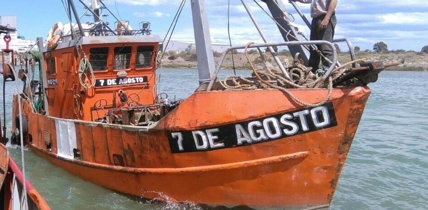 Tragedia en el mar: Se hundió un pesquero cerca de Las Grutas y buscan a dos tripulantes