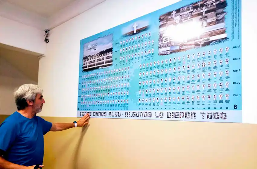 Quedó actualizado el mapa del Cementerio de Darwin en el hall de la Municipalidad