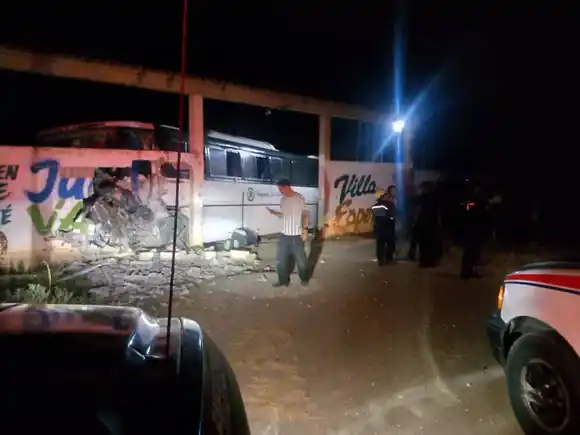 Choque mortal de un autobús deja al menos 3 muertos y 14 heridos en Barquisimeto