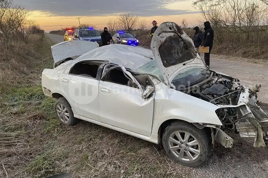 Accidente en Ruta 13: Bomberos Voluntarios asisten a vuelco