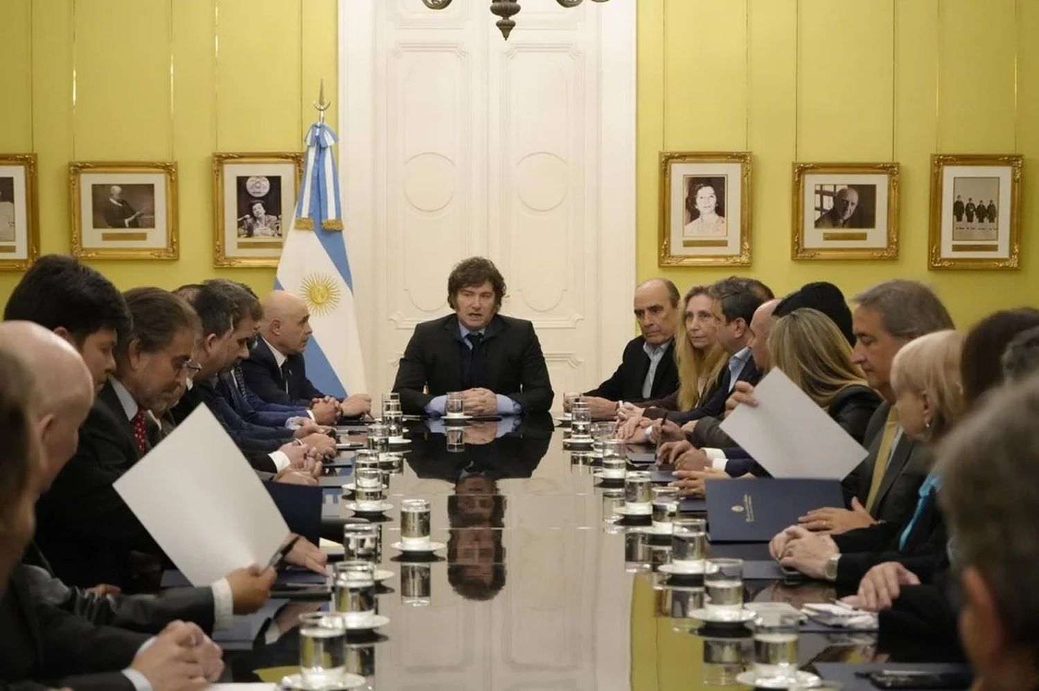 El Presidente se reunió con los diputados dialoguistas.