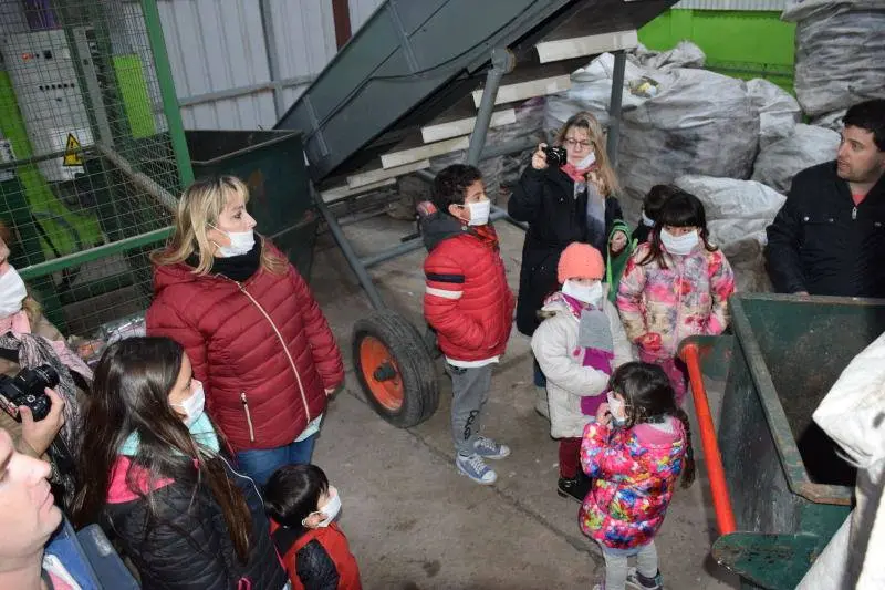 Chicos de Defferrari visitaron la planta de tratamiento de residuos