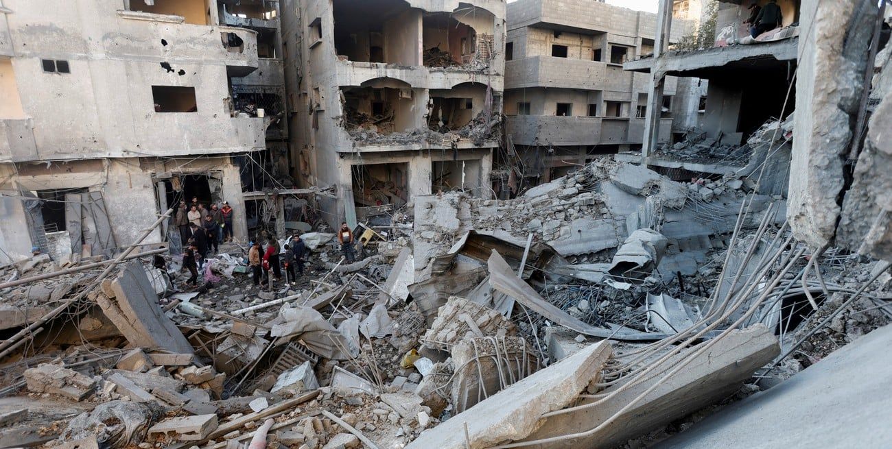 Destrozos en el campamento de al-Nuseirat. Crédito: Ramadan Abed/Reuters