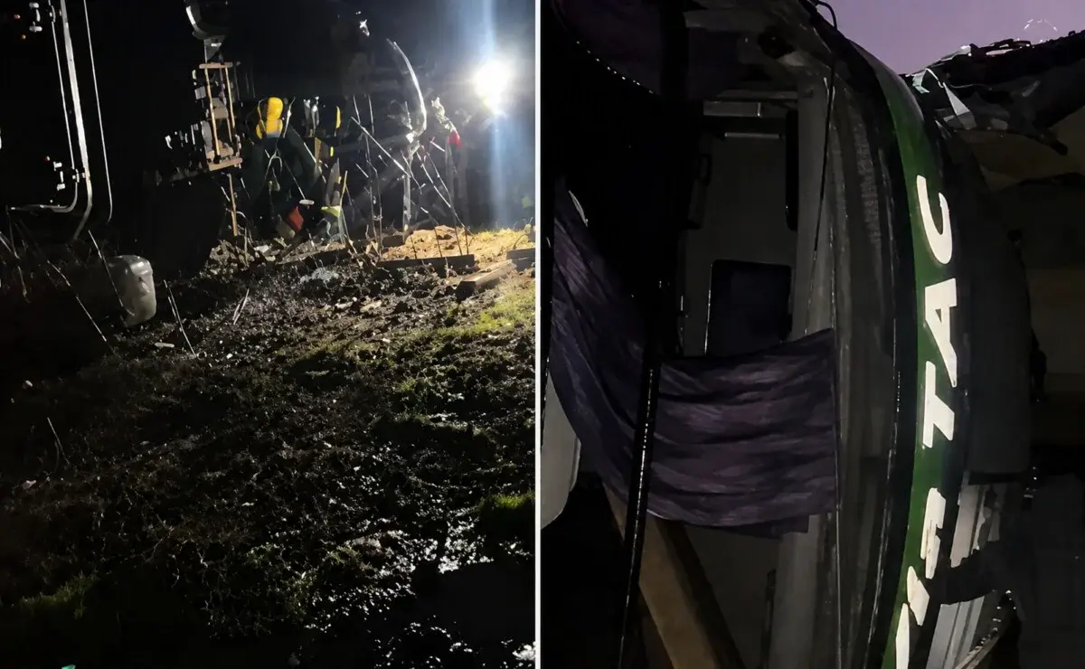 Carmen de Areco: un micro cayó desde un puente sobre la Ruta 7 y dejó 20 heridos