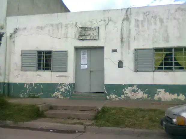 Hicieron destrozos y se llevaron el pan del comedor escolar