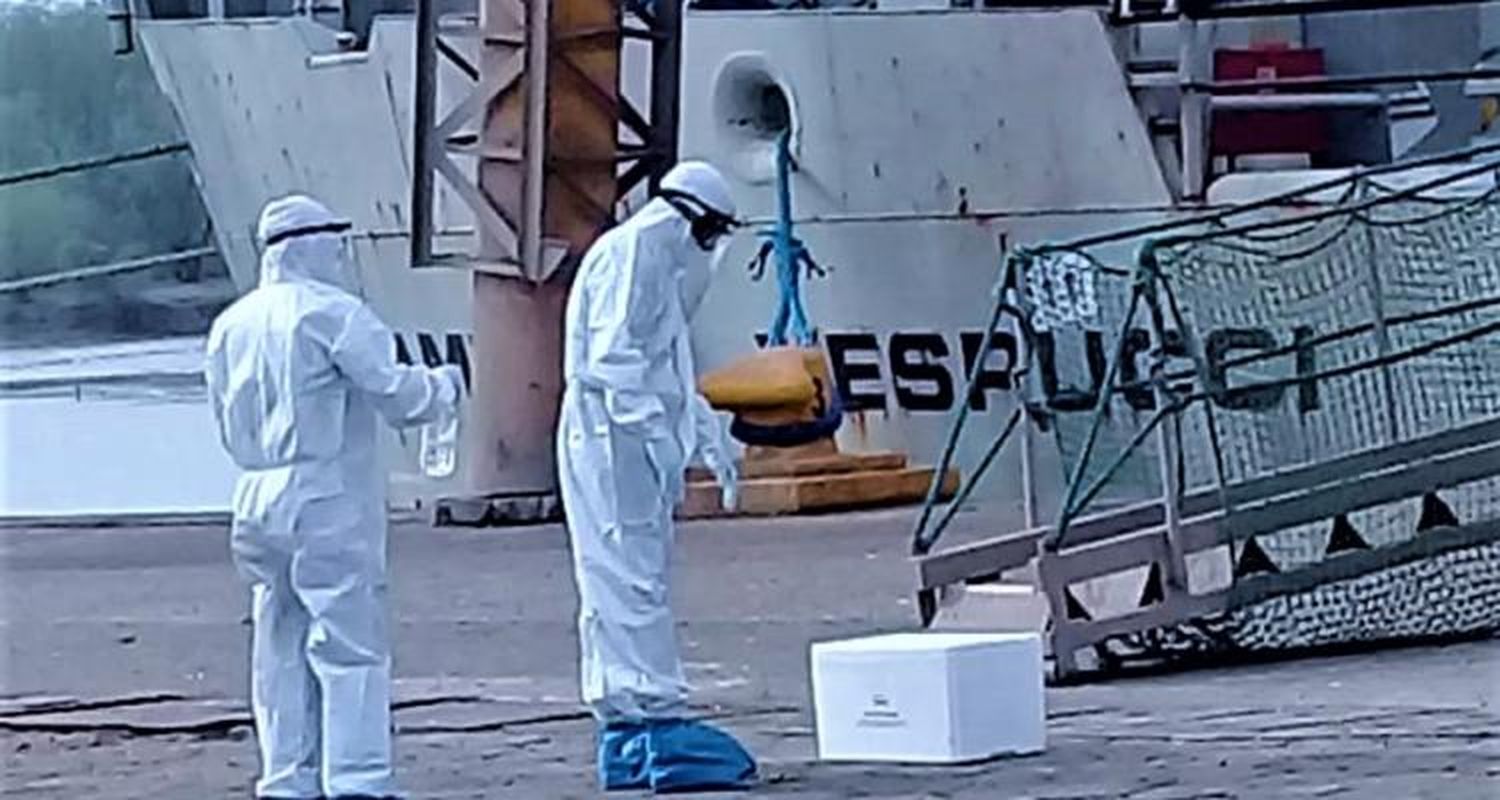 Coronavirus: negativo para todos los tripulantes de la draga que cumple cuarentena en el puerto