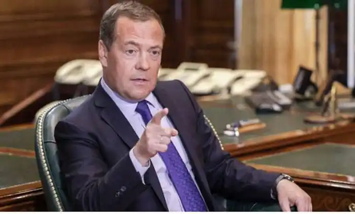 Medvedev advirtió a la OTAN que si envían armas, podrían  desencadenar una �Sguerra nuclear⬝