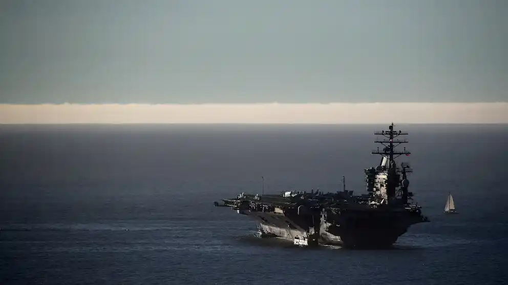 Javier Milei quiere viajar y subirse al portaaviones de Estados Unidos que arribó a Mar del Plata