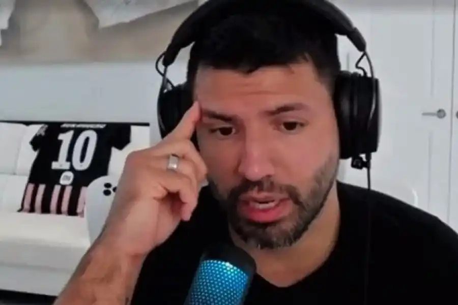 Piden juzgar al Kun Agüero por incitación a la violencia contra un árbitro