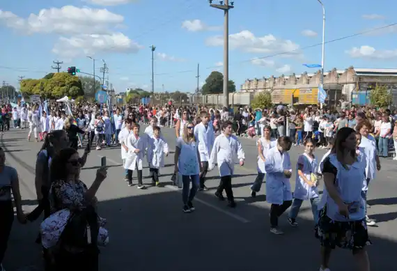 Continúan abiertas las inscripciones para el desfile del 25 de Mayo