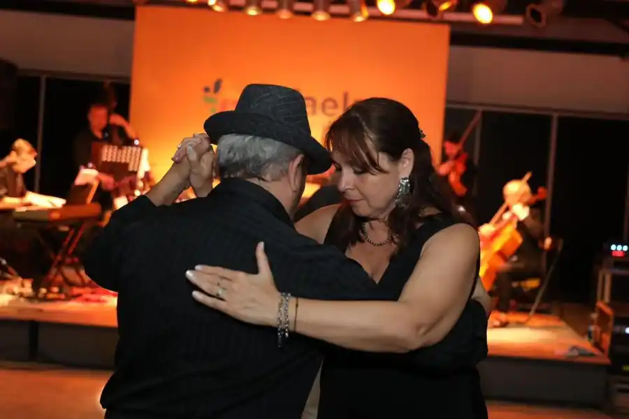 Clases de tango a cargo de la profesora Maricel Malano