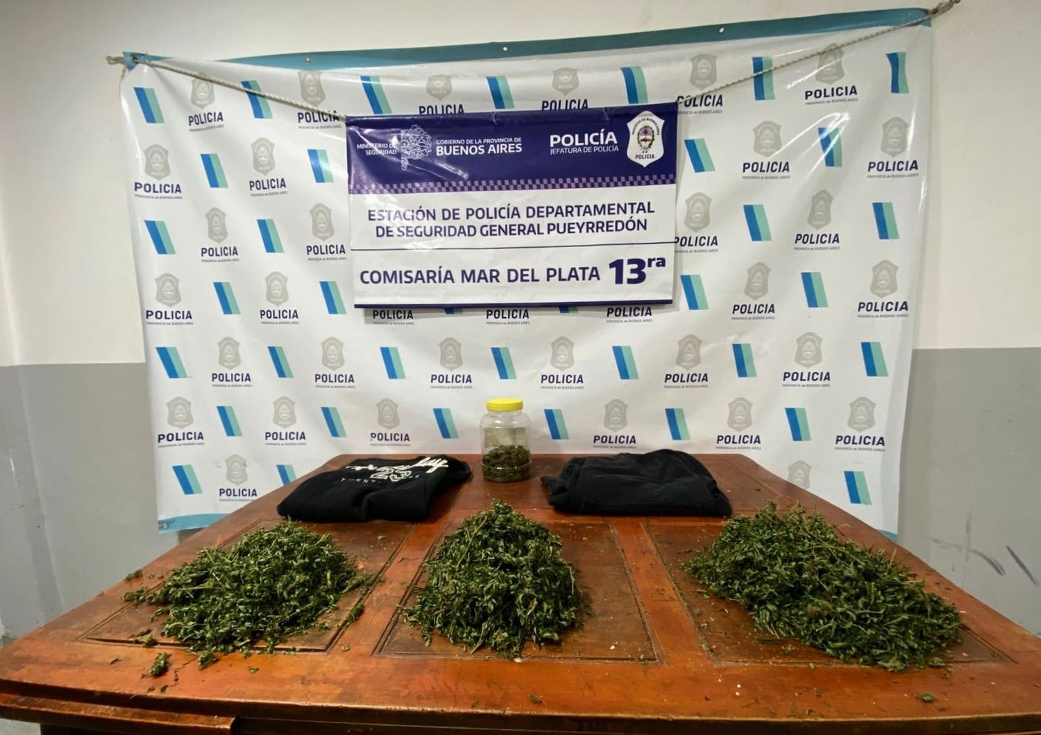 Los capturan por robar elementos de caballos y encuentran un kilo de marihuana