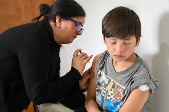 Jornada de vacunación en el CAPS del barrio San Cayetano: acceso libre y gratuito para la comunidad