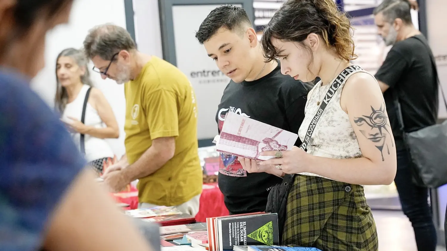 La feria de arte gráfico e ilustración en AURA tuvo una alta convocatoria de público