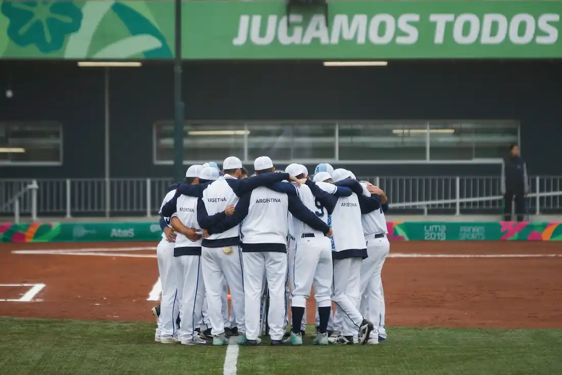 Softbol: Argentina aplastó a Estados Unidos y se metió en la final por el oro