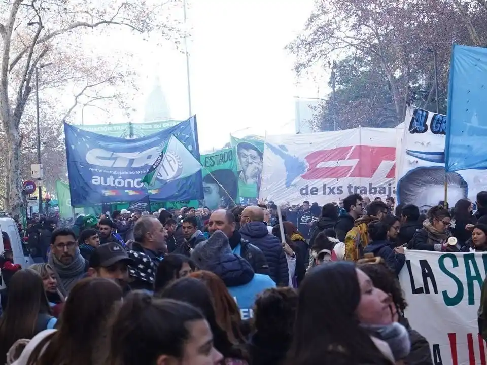 Leyenda: A la calle. Las dos CTA se suman a la movilización, con epicentro en la Capital Federal