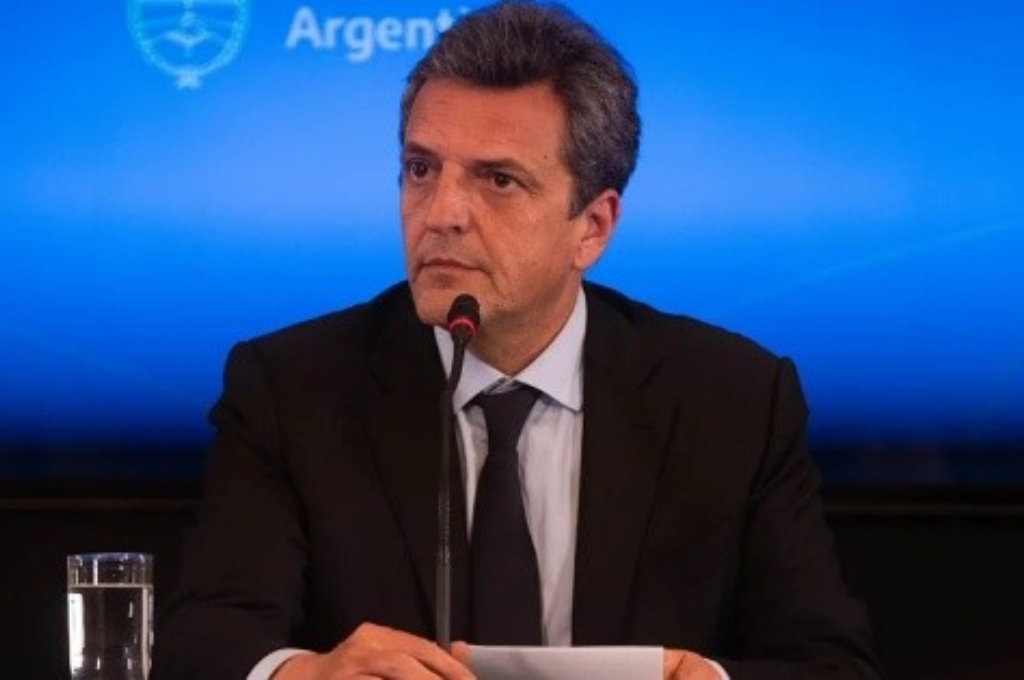 El ministro Sergio  Massa anunció un nuevo dólar de $200 para los productores de soja