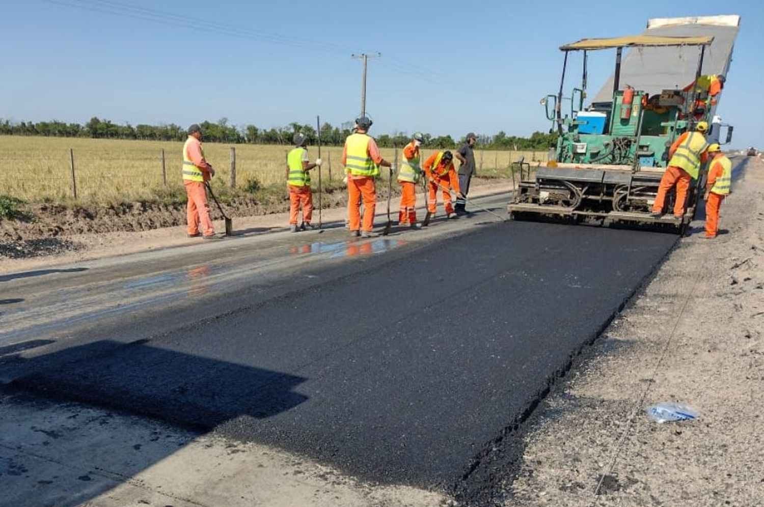 Avanza la pavimentación del acceso a Jacinto Aráuz desde la ruta provincial N°4