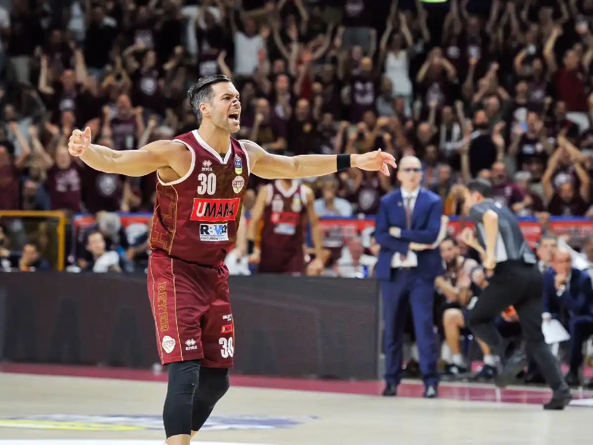 El argentino Cerella renovó su vínculo con Venezia
