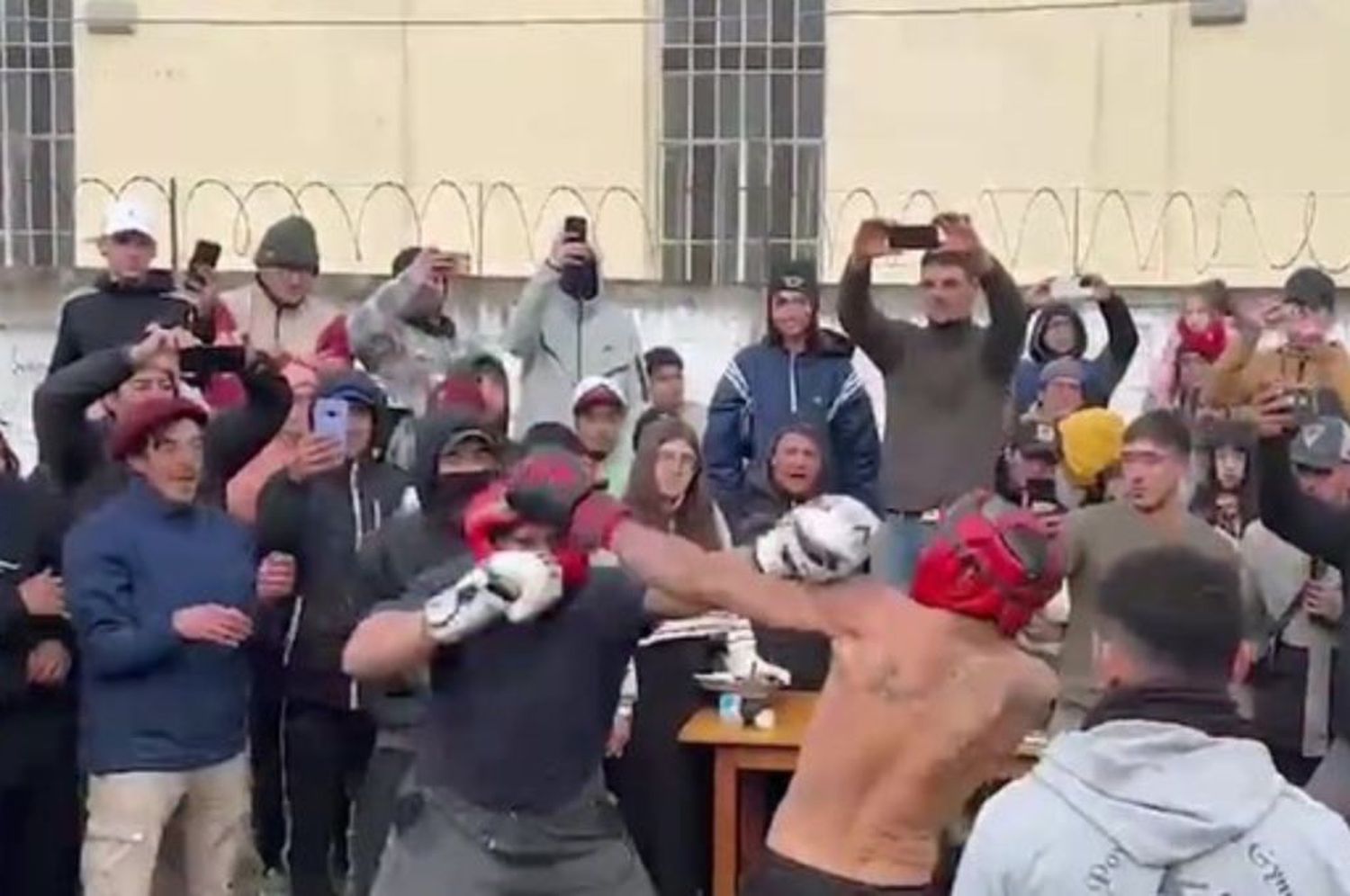 Uruguay: una pelea ilegal de boxeo durante un evento solidario terminó en una batalla campal
