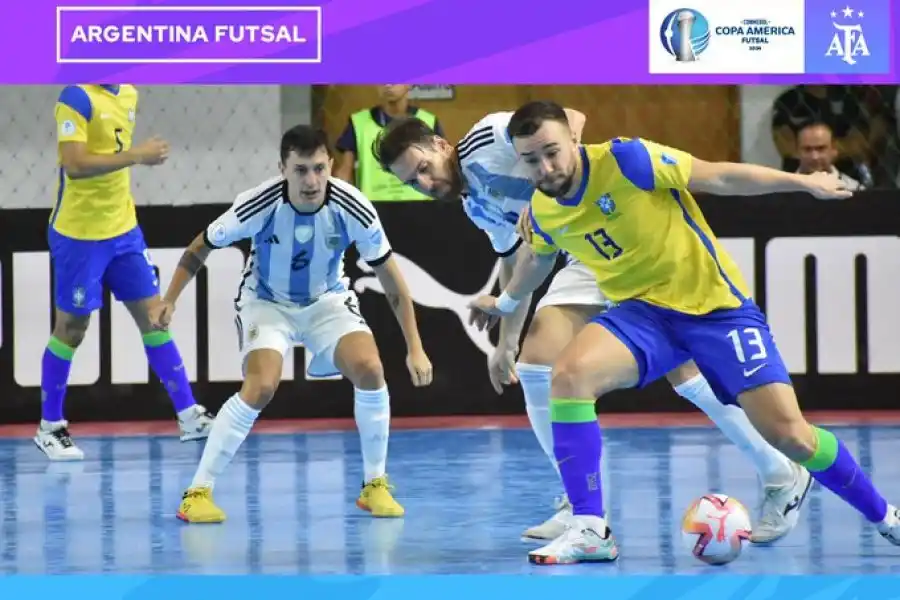 La Selección Argentina de Futsal cerró su grupo con una dura derrota ante Brasil