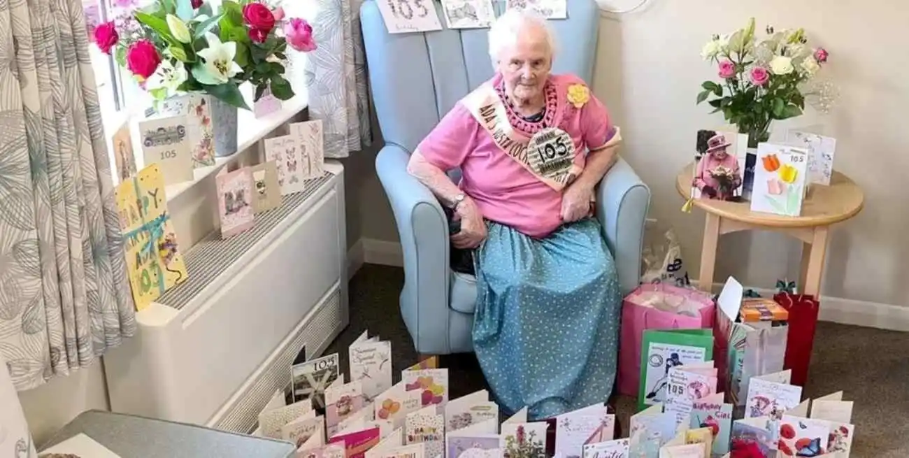 Una mujer de 108 años aseguró que “tener perros en vez de hijos” es su secreto para la longevidad